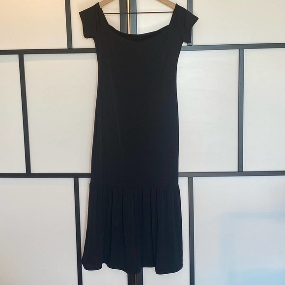 BCBGeneration off the shoulder women’s black dress. Size medium - Picture 1 of 10